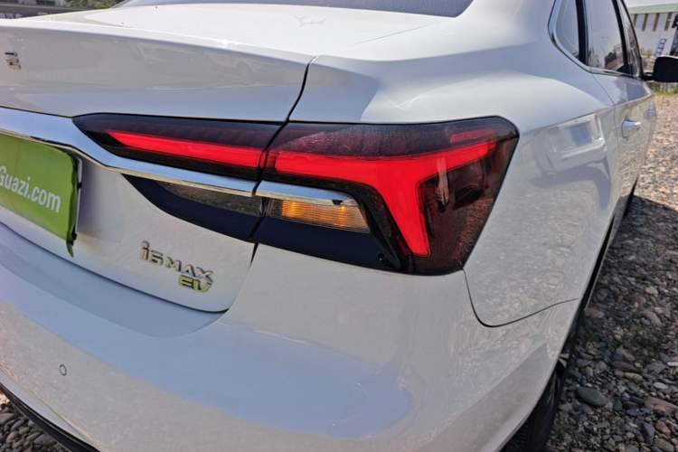 Used Roewe i6 MAX New Energy 2022 EV 500 Grand Touring Edition with Sunroof Right Rear Taillight