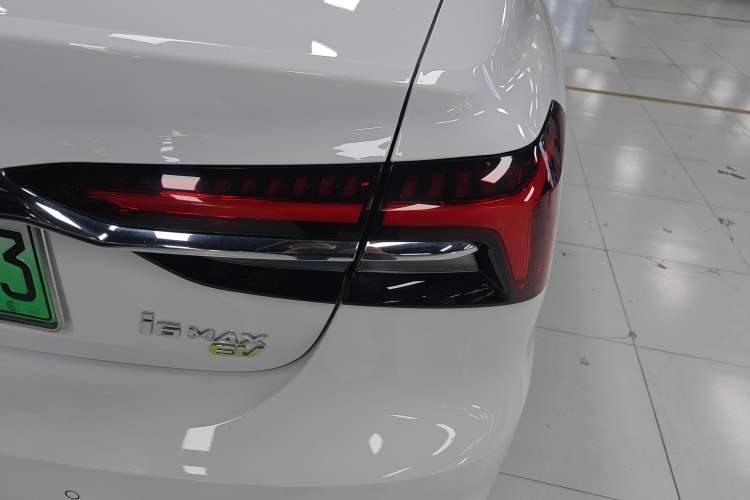Used Roewe i6 MAX New Energy 2022 EV 500 Grand Touring Edition with Sunroof Right Rear Taillight