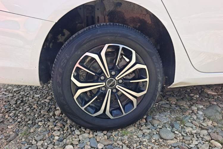 Used Roewe i6 MAX New Energy 2022 EV 500 Grand Touring Edition with Sunroof Right Rear Wheel Hub