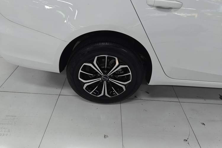 Used Roewe i6 MAX New Energy 2022 EV 500 Grand Touring Edition with Sunroof Right Rear Wheel Hub