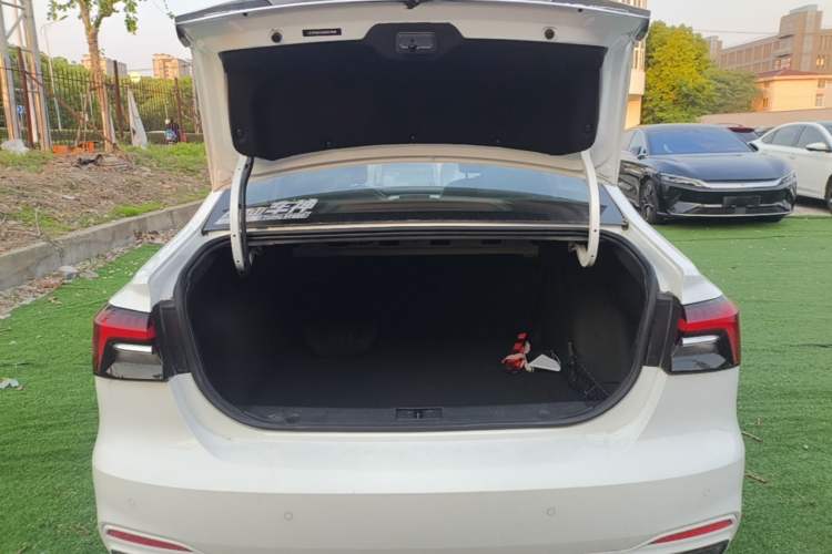 Used Roewe i6 MAX New Energy 2022 EV 600 Grand Touring Edition with Skyroof Trunk