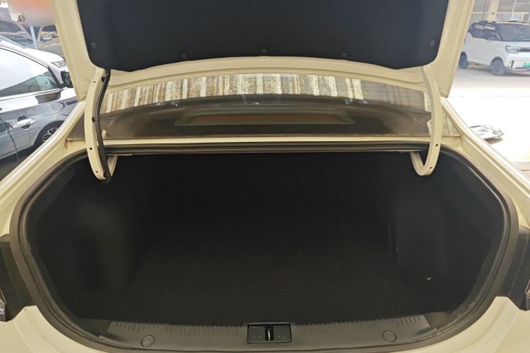 Used Roewe i6 MAX New Energy 2022 EV 500 Grand Touring Edition with Sunroof Trunk