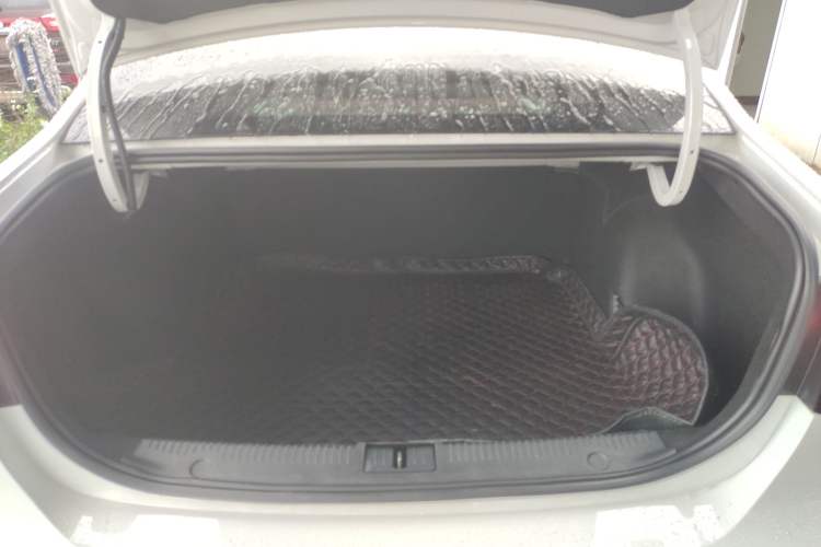 Used Roewe i6 MAX New Energy 2022 EV 500 Skyroof Flagship Edition Trunk