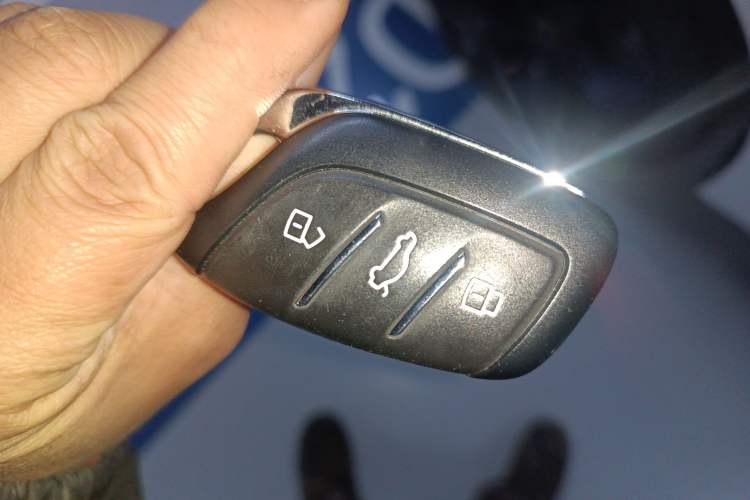 Used Roewe i6 MAX New Energy 2022 EV 600 Skyroof Flagship Edition Vehicle Key