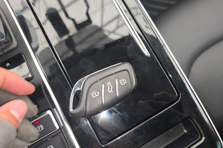 Used Roewe i6 MAX New Energy 2022 EV 500 Grand Touring Edition with Sunroof Vehicle Key