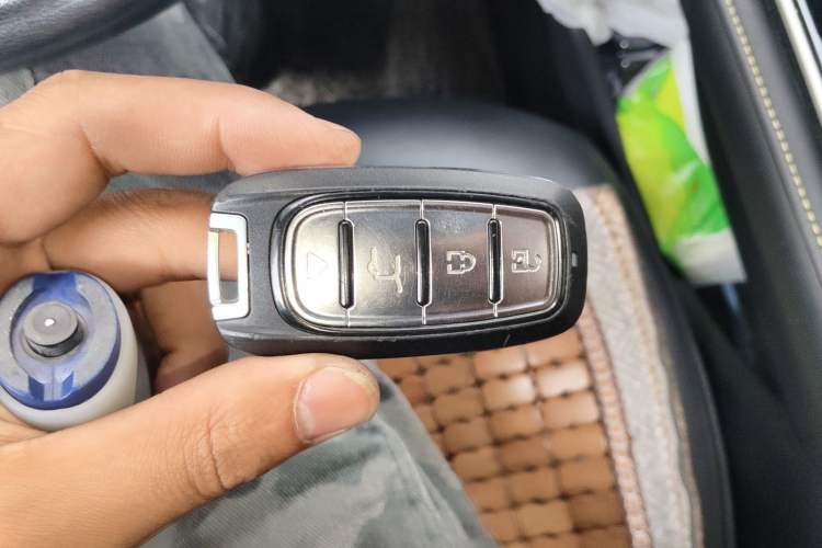 Used Roewe i6 MAX New Energy 2022 EV 600 Grand Touring Edition with Skyroof Vehicle Key