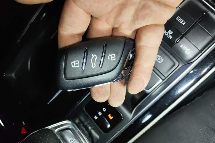 Used Roewe i6 MAX New Energy 2022 EV 500 Grand Touring Edition with Sunroof Vehicle Key