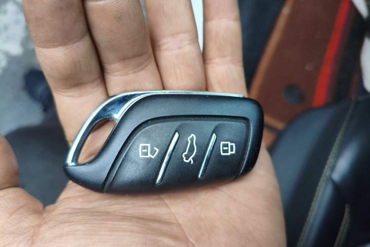 Used Roewe i6 MAX New Energy 2022 EV 500 Grand Touring Edition with Sunroof Vehicle Key