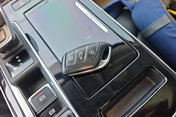 Used Roewe i6 MAX New Energy 2022 EV 500 Grand Touring Edition with Sunroof Vehicle Key