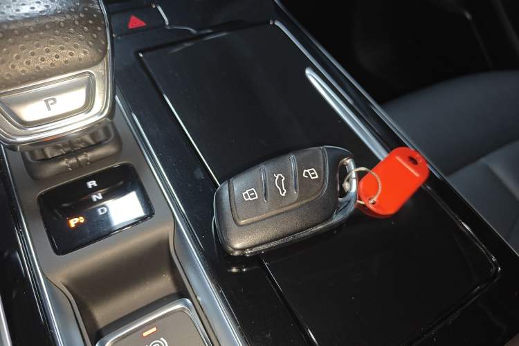 Used Roewe i6 MAX New Energy 2022 EV 500 Grand Touring Edition with Sunroof Vehicle Key