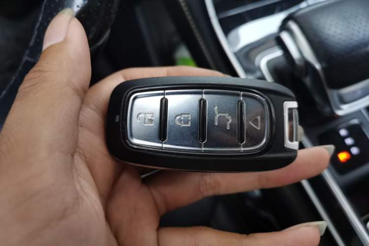 Used Roewe i6 MAX New Energy 2022 EV 600 Grand Touring Edition with Skyroof Vehicle Key