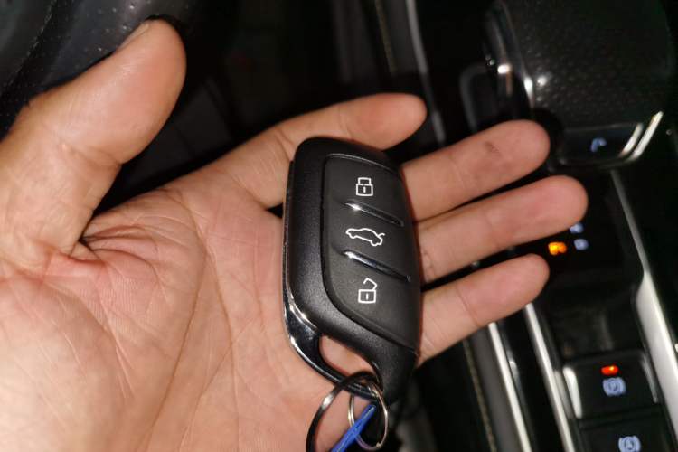Used Roewe i6 MAX New Energy 2022 EV 500 Grand Touring Edition with Sunroof Vehicle Key