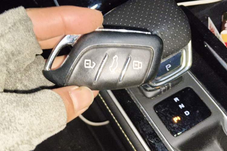 Used Roewe i6 MAX New Energy 2022 EV 500 Grand Touring Edition with Sunroof Vehicle Key