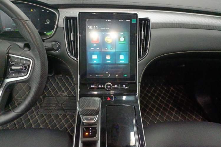 Used Roewe i6 MAX New Energy 2023 EV 420 Skyroof Special Edition Audio And AC Panel