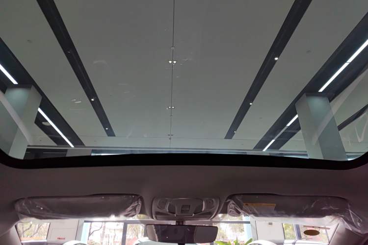Used Roewe i6 MAX New Energy 2023 EV 500 Grand Touring Edition for Key Clients Headliner