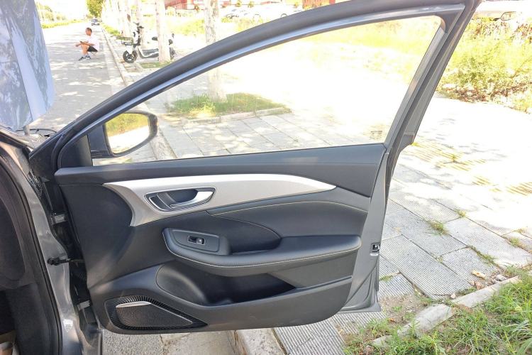 Used Roewe i6 MAX New Energy 2023 EV 420 Skyroof Special Edition Interior 5