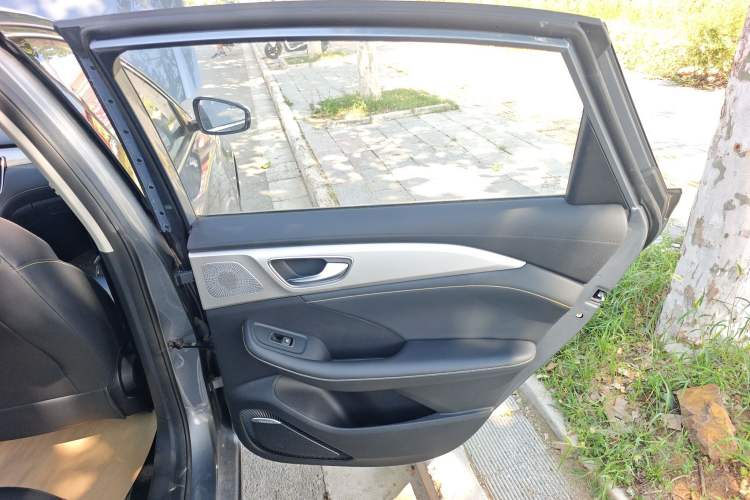Used Roewe i6 MAX New Energy 2023 EV 420 Skyroof Special Edition Interior 6