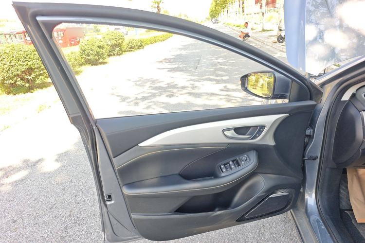 Used Roewe i6 MAX New Energy 2023 EV 420 Skyroof Special Edition Interior 7