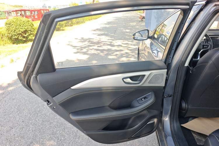 Used Roewe i6 MAX New Energy 2023 EV 420 Skyroof Special Edition Interior 8