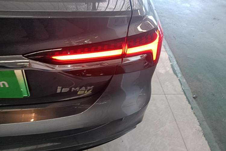 Used Roewe i6 MAX New Energy 2023 EV 420 Skyroof Special Edition Right Rear Taillight