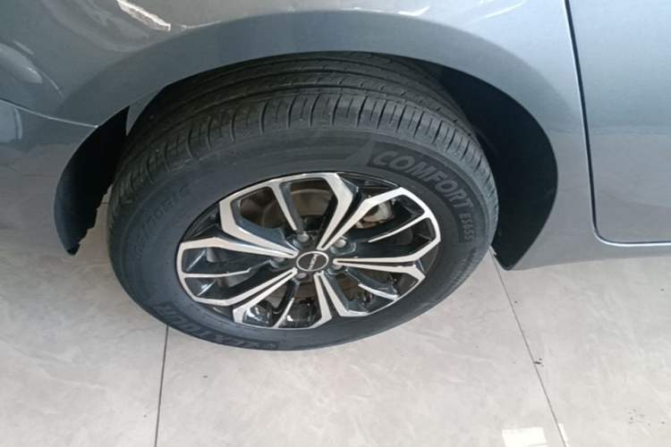 Used Roewe i6 MAX New Energy 2023 EV 420 Skyroof Special Edition Right Rear Wheel Hub