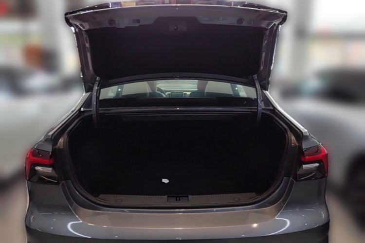 Used Roewe i6 MAX New Energy 2023 EV 500 Grand Touring Edition for Key Clients Trunk