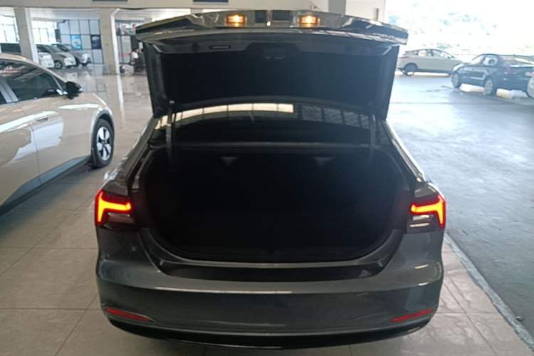 Used Roewe i6 MAX New Energy 2023 EV 420 Skyroof Special Edition Trunk
