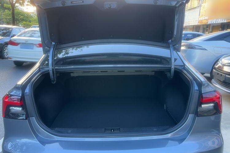 Used Roewe i6 MAX New Energy 2023 EV 420 Skyroof Special Edition Trunk