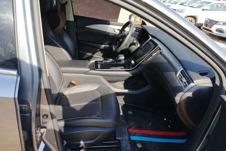 Used Roewe i6 MAX New Energy 2023 EV 500 Grand Touring Edition for Key Clients Right Front Seat