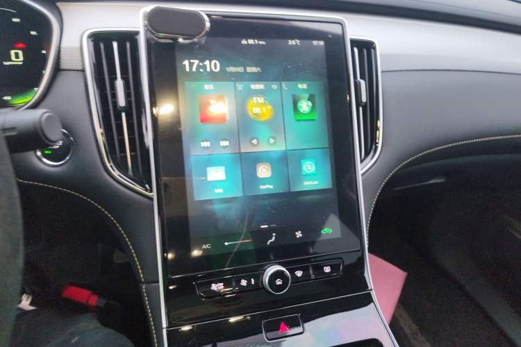 Used Roewe i6 MAX New Energy 2023 EV 420 Skyroof Special Edition Audio And AC Panel