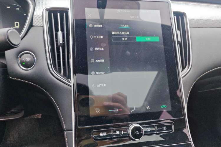 Used Roewe i6 MAX New Energy 2023 EV 420 Skyroof Special Edition Audio And AC Panel