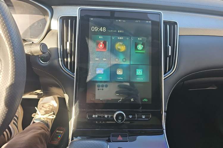 Used Roewe i6 MAX New Energy 2023 EV 420 Skyroof Special Edition Audio And AC Panel