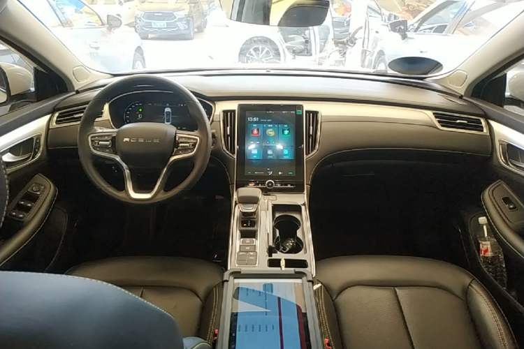 Used Roewe i6 MAX New Energy 2023 EV 420 Skyroof Special Edition Center Console