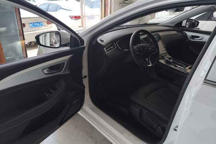 Used Roewe i6 MAX New Energy 2023 EV 500 Grand Touring Edition for Key Clients Driver Seat