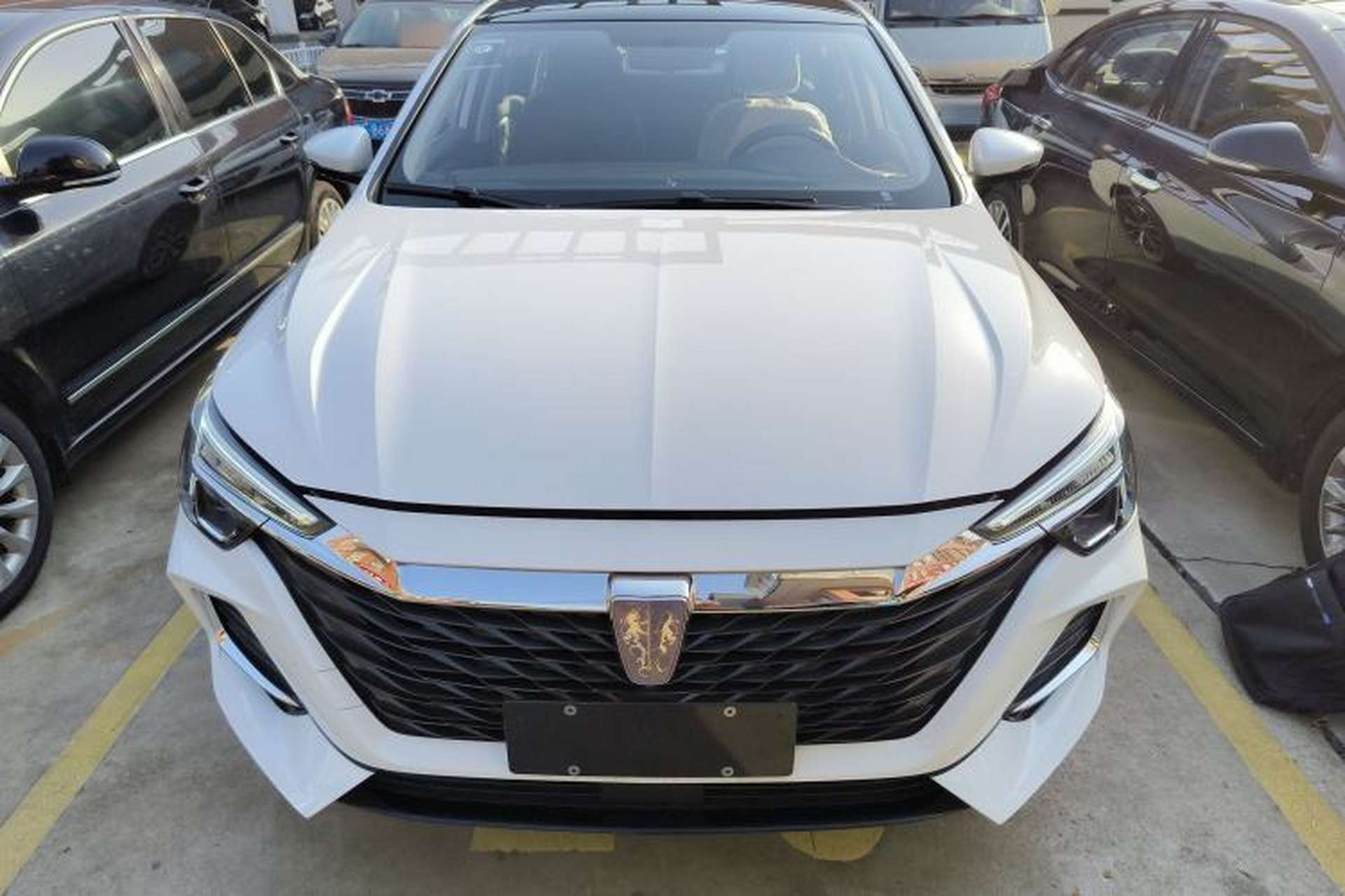 Used Roewe i6 MAX New Energy 2023 EV 420 Skyroof Special Edition Exterior 1
