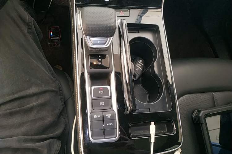 Used Roewe i6 MAX New Energy 2023 EV 420 Skyroof Special Edition Gear Lever