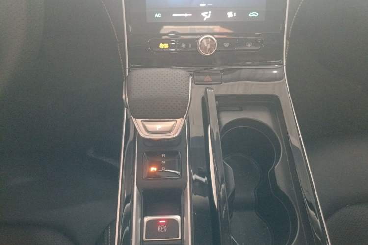 Used Roewe i6 MAX New Energy 2023 EV 420 Skyroof Special Edition Gear Lever