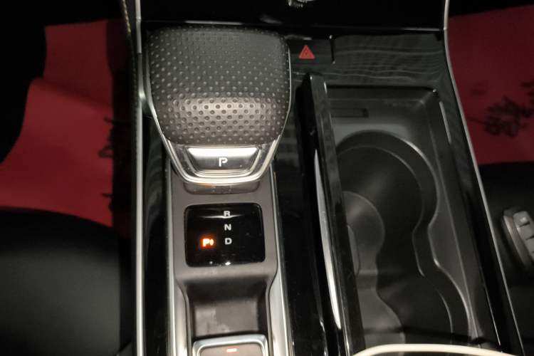 Used Roewe i6 MAX New Energy 2023 EV 420 Skyroof Special Edition Gear Lever