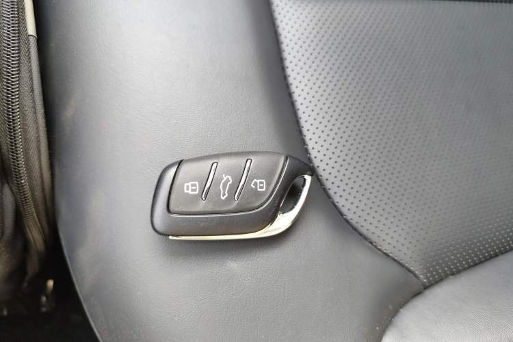 Used Roewe i6 MAX New Energy 2023 EV 420 Skyroof Special Edition Interior 1