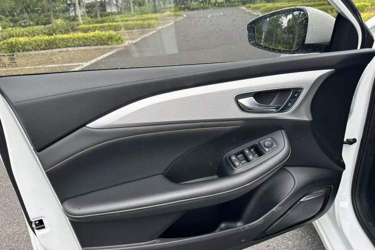 Used Roewe i6 MAX New Energy 2023 EV 420 Skyroof Special Edition Interior 12