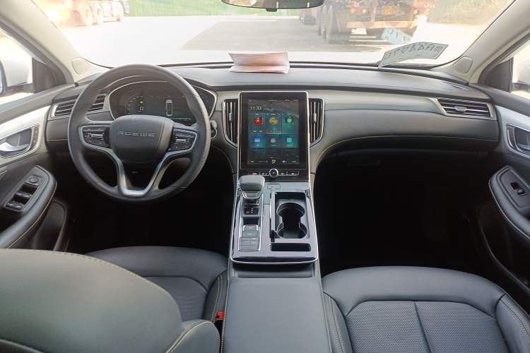 Used Roewe i6 MAX New Energy 2023 EV 420 Skyroof Special Edition Interior 2