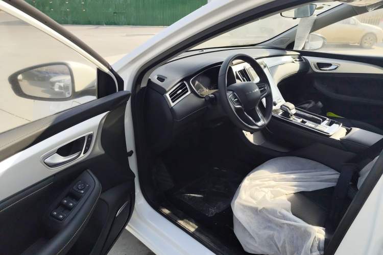 Used Roewe i6 MAX New Energy 2023 EV 420 Skyroof Special Edition Interior 3