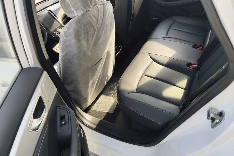 Used Roewe i6 MAX New Energy 2023 EV 420 Skyroof Special Edition Interior 4