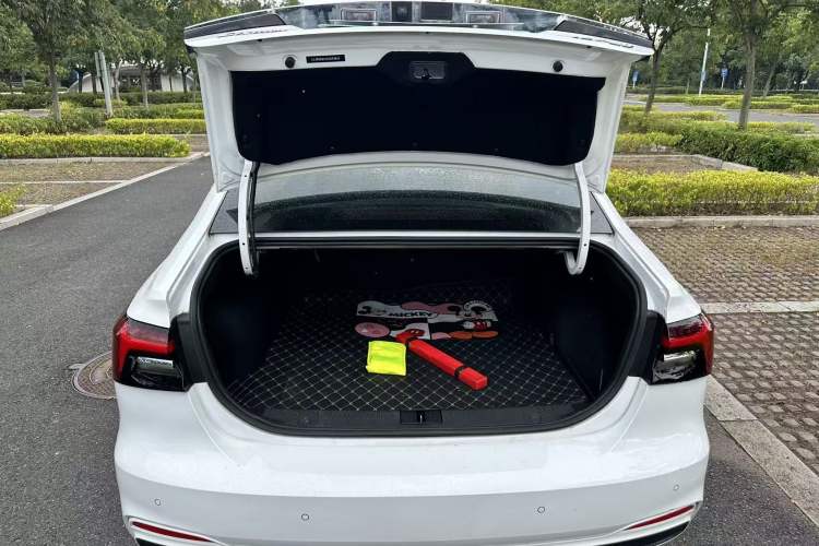 Used Roewe i6 MAX New Energy 2023 EV 420 Skyroof Special Edition Interior 9