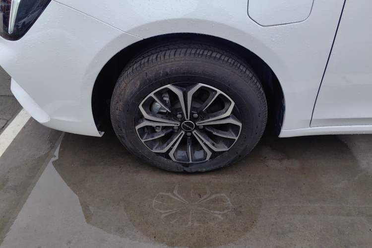Used Roewe i6 MAX New Energy 2023 EV 420 Skyroof Special Edition Left Front Wheel Hub