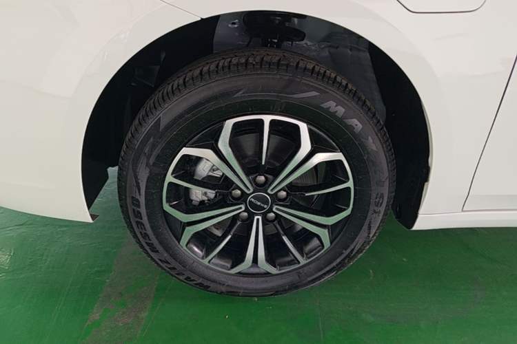 Used Roewe i6 MAX New Energy 2023 EV 420 Skyroof Special Edition Left Front Wheel Hub