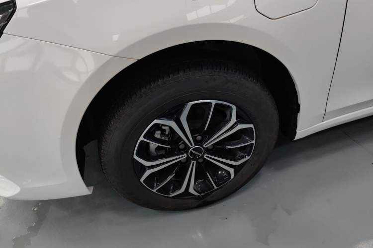 Used Roewe i6 MAX New Energy 2023 EV 420 Skyroof Special Edition Left Front Wheel Hub