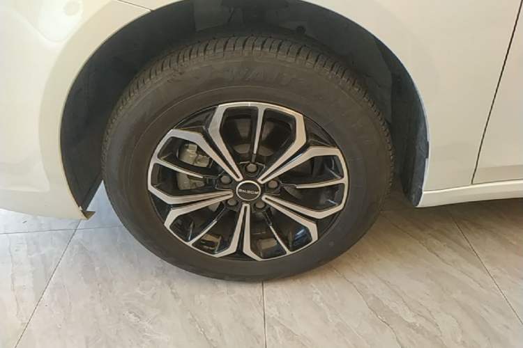Used Roewe i6 MAX New Energy 2023 EV 420 Skyroof Special Edition Left Front Wheel Hub