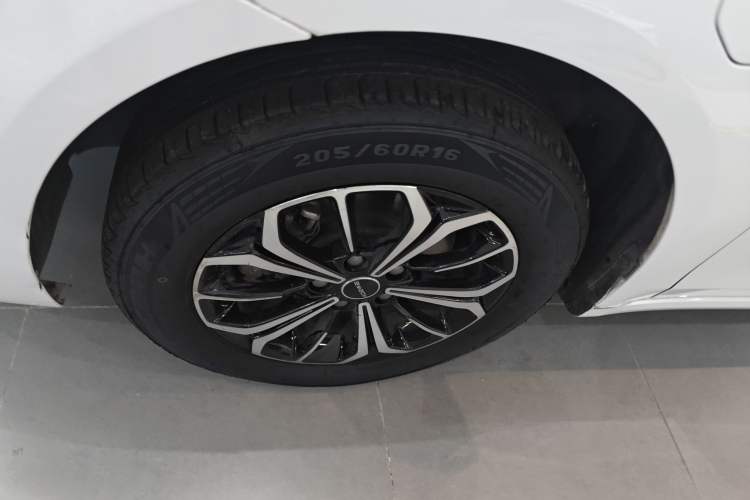 Used Roewe i6 MAX New Energy 2023 EV 420 Skyroof Special Edition Left Front Wheel Hub