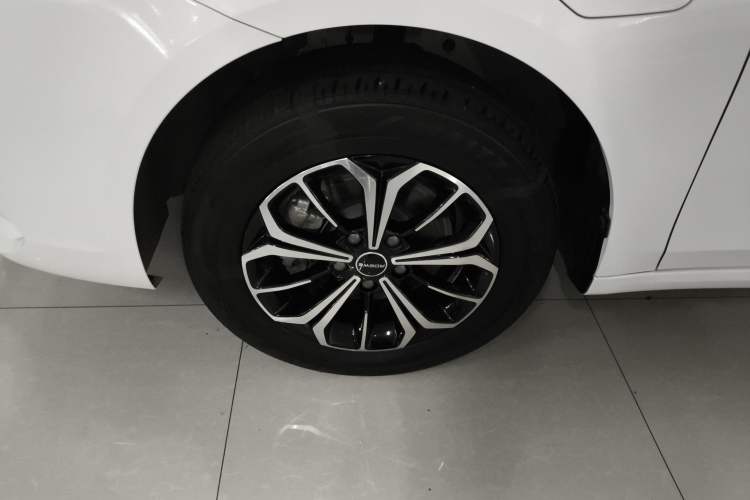 Used Roewe i6 MAX New Energy 2023 EV 420 Skyroof Special Edition Left Front Wheel Hub